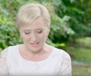 Agata Duda cała w bieli i koronkach zaprasza do czytania ZOBACZ