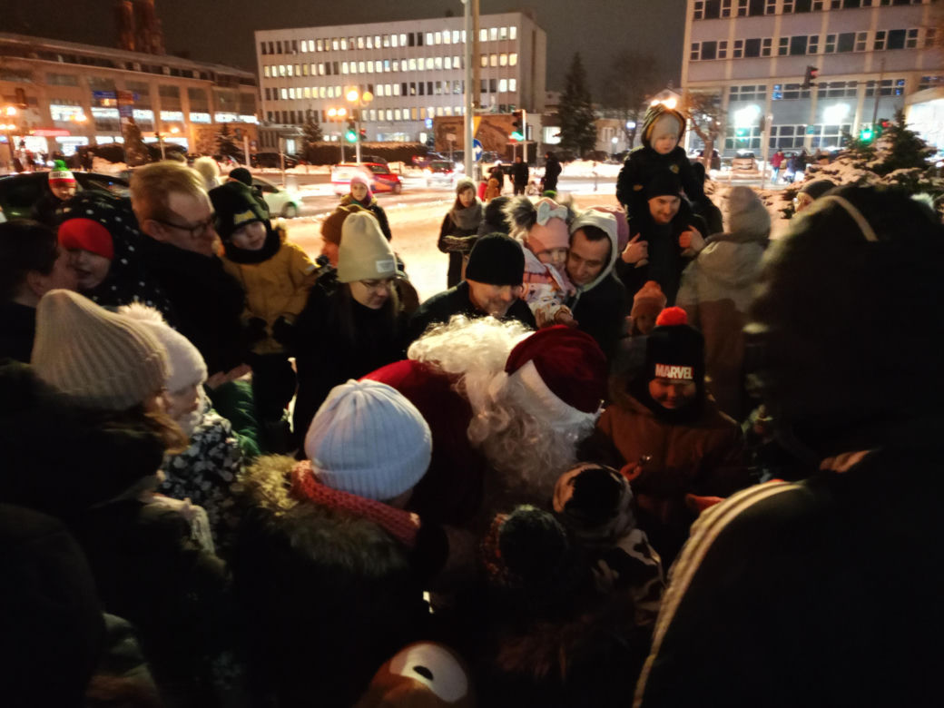 W rozświetleniu choinki miejskiej w Siedlcach wzięły udział setki mieszkańców