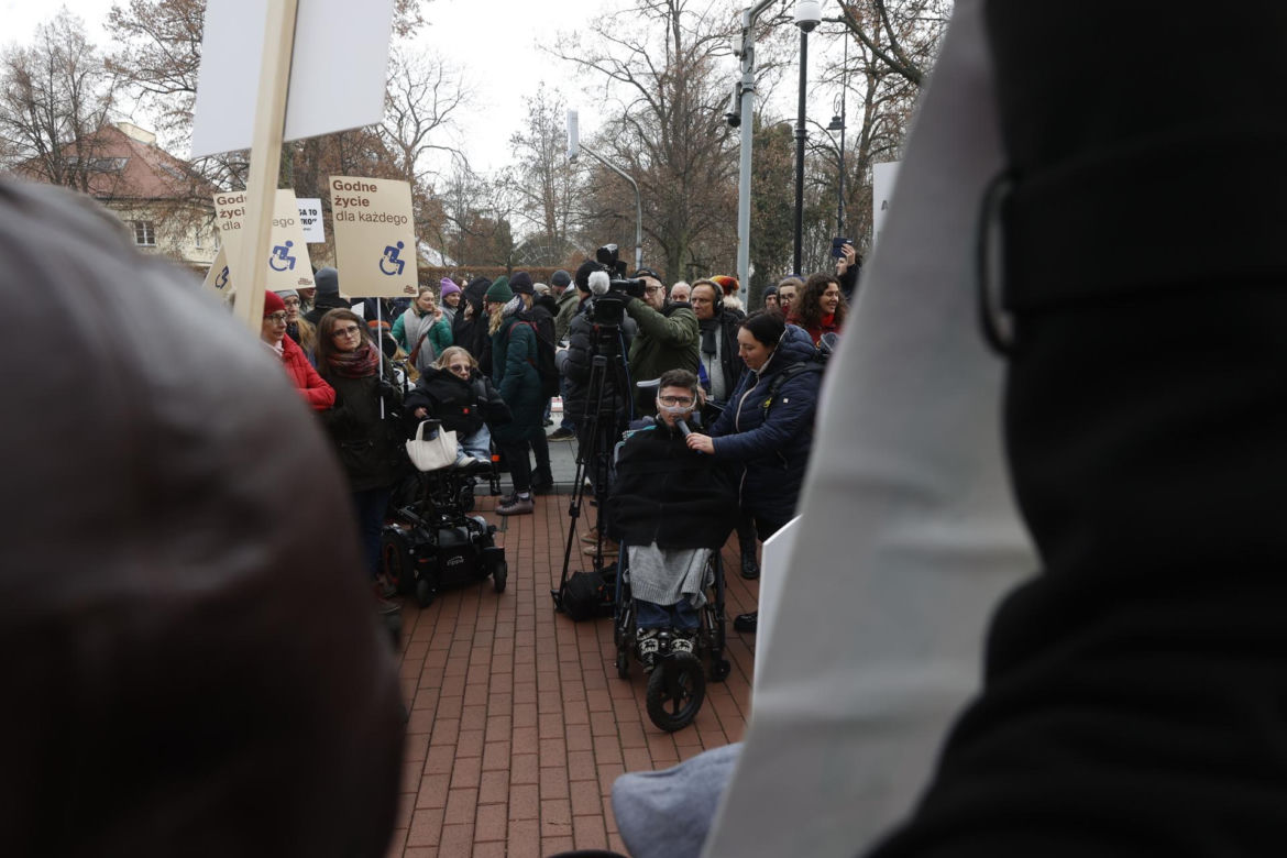 Protest osób z niepełnosprawnościami pod Kancelarią Premiera