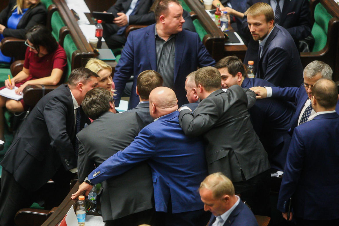 Kontrowersyjni posłowie