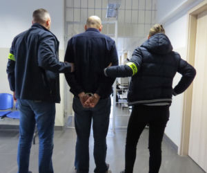 Akcja kryminalnych na Wrzosach! W domu znaleźli gigantyczny arsenał!