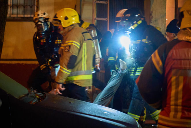 Nocny atak na Kijów! Wielkie eksplozje, płoną bloki