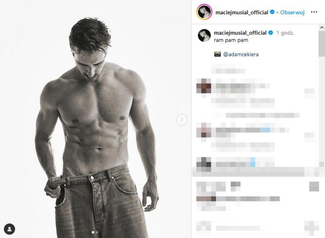 Maciej Musiał pręży klatę i rozpina spodnie