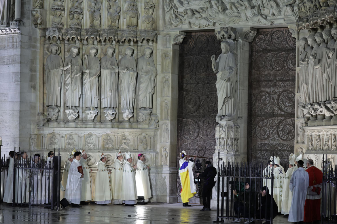 Paryż. Uroczyste otwarcie katedry Notre Dame