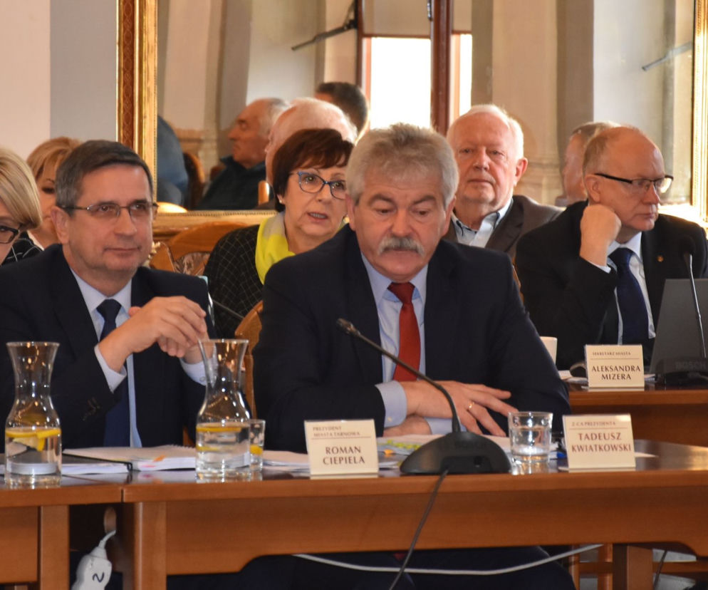 Prezydent Tarnowa nie dostał wotum zaufania. Roman Ciepiela MOCNO odpowiada radnym!