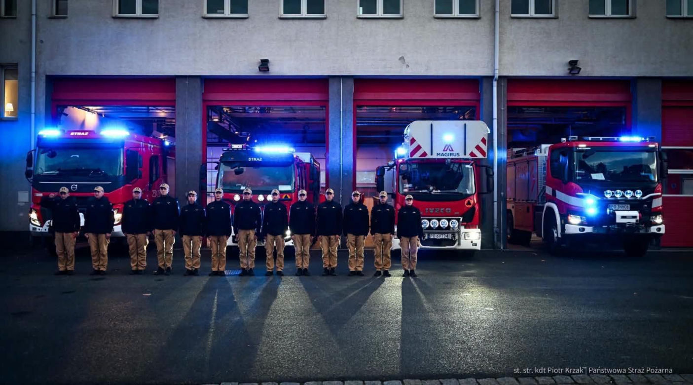 Strażackie syreny zawyły dla poległych kolegów. Żegna ich cała Polska