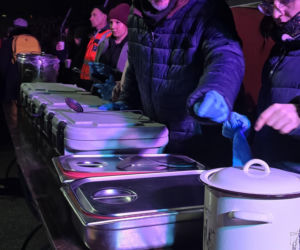 Wigilia w Coffee House Waryńskiego 19. Święty Mikołaj przyszedł do potrzebujących wsparcia