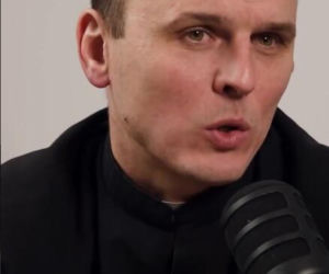 TVN przesadził? Ksiądz w programie o zdradzie i manipulacji