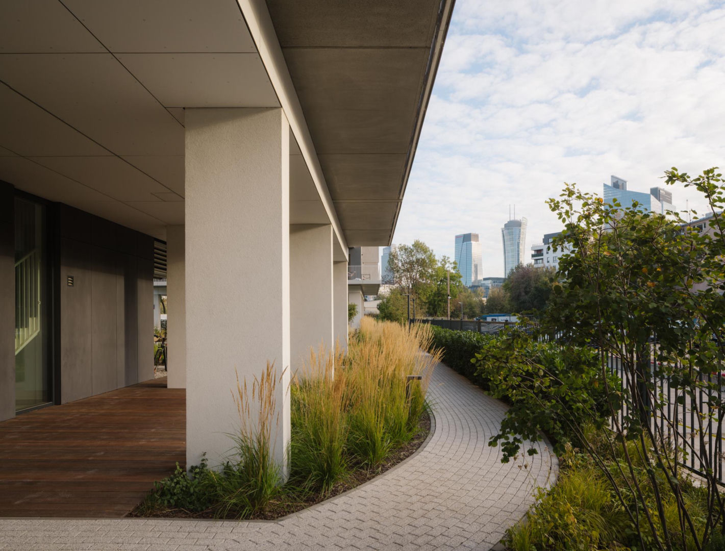 Kolejowa 19 w Warszawie, RISKARCH