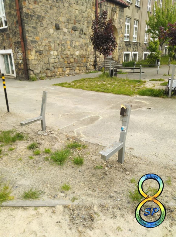 Zabrze: pijany nastolatek zdewastował nowy plac zabaw przy szkole podstawowej. Wszystko zostało zniszczone