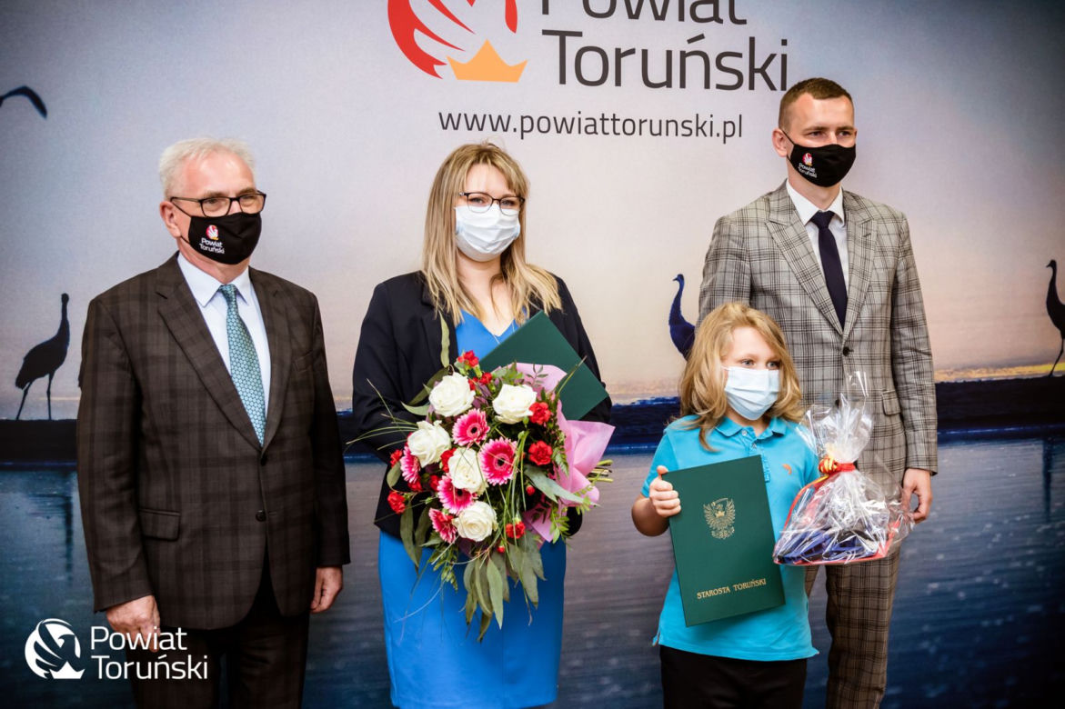 Kazik ze Starego Torunia zachwycił fanów MasterChef Juniora. Gratulacje i upominki w Starostwie Powiatowym