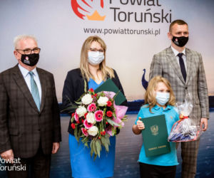 Kazik ze Starego Torunia zachwycił fanów MasterChef Juniora. Gratulacje i upominki w Starostwie Powiatowym