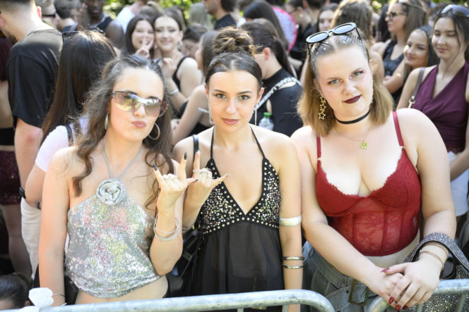 Fani w upale czekają na koncert The Weeknd. Tłumy w Warszawie