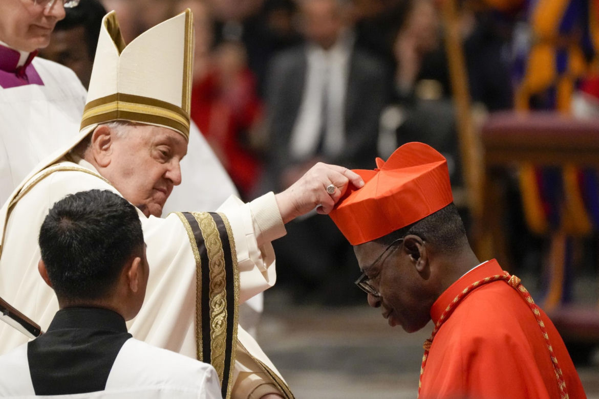  Papież Franciszek z siniakami na twarzy! Co się stało?