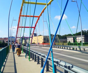 Kontrowersyjny szablon Zakaz Pedałowania na rzeszowskim moście