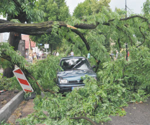 Boisz się o auto? Jest sposób na wichury!
