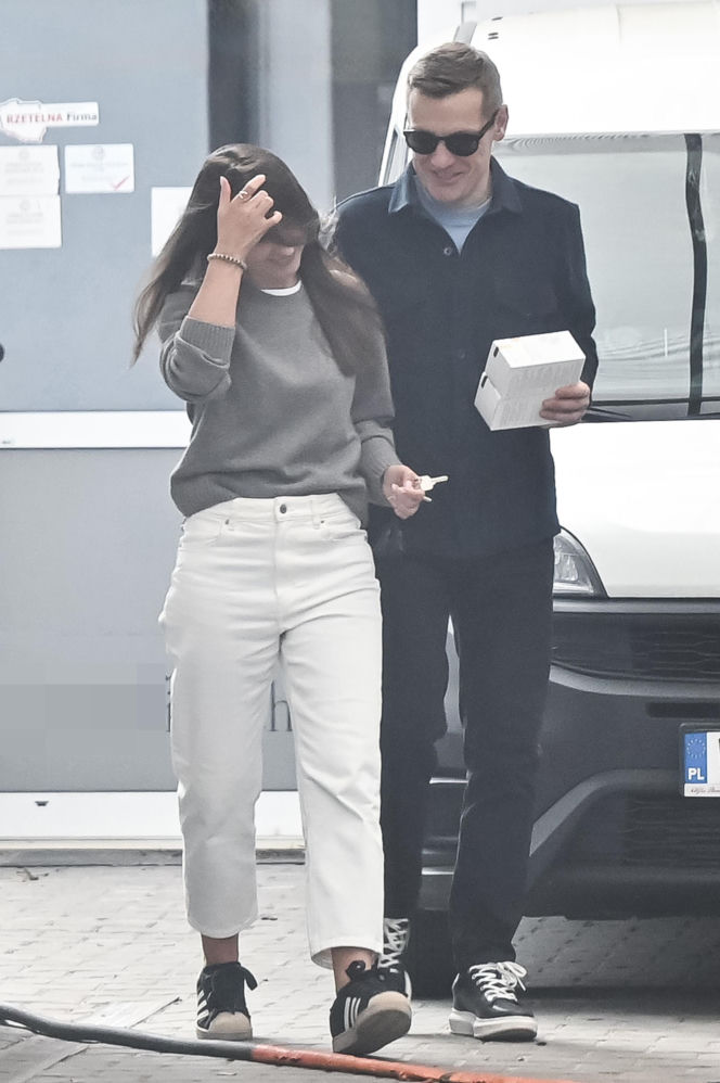 Marcin Mroczek z dziewczyną w cukierni