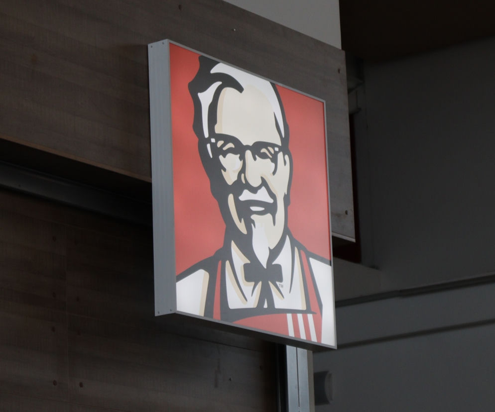 Zamość: GIGNATYCZNA kolejna przed... KFC! „Ale wieś!”, „To jakaś komedia”