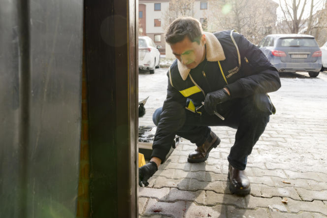 "Policjantki i Policjanci", odcinek 1387: makabryczne odkrycie w busie prowadzi policjantów na plan horroru, gdzie fikcja miesza się z przerażającą rzeczywistością