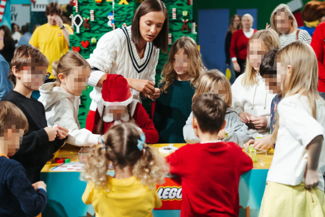 Iga Świątek bawiła się z dziećmi LEGO