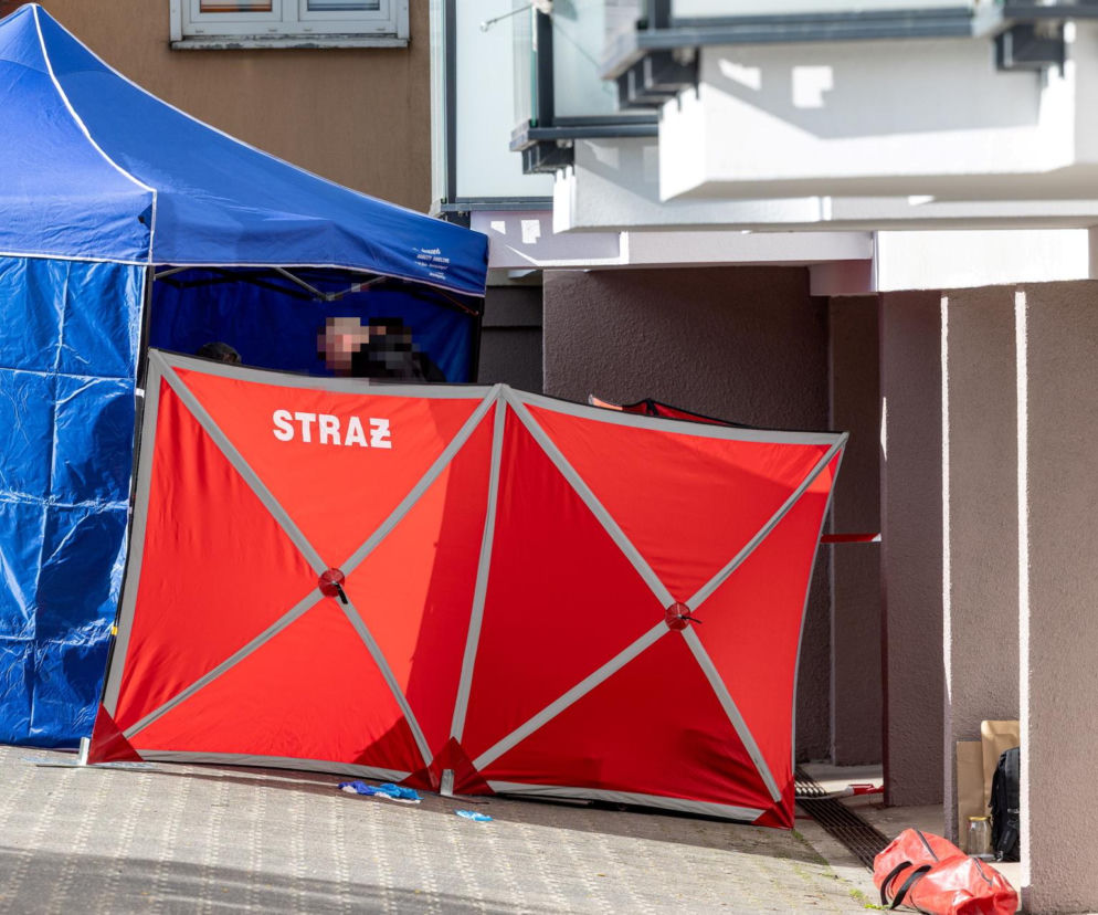 Czerwony parawan strażacki pod blokiem w Jaworznie. O podpaleniu nastolatka przeczytasz na Eska Śląskie.