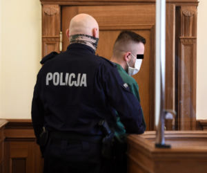 Rumia: Wnuczek wyrzucił babcię przez okno. Ruszył proces Kamila G. [ZDJĘCIA]