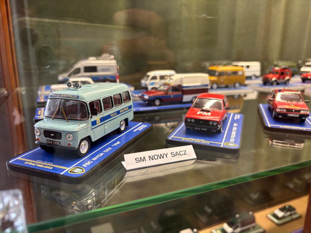 Miniaturowe samochody w Miasteczku Galicyjskim w Nowym Sączu