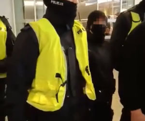 Wolontariusze pomagający uchodźcom wygonieni z dworca. Kolejna skandaliczna interwencja policji