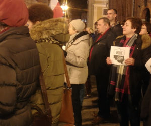 Manifestacja w obronie sądownictwa na Rynku Staromiejskim w Toruniu