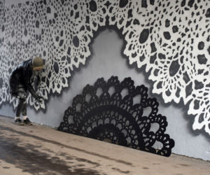 Koronkowy mural - projekt Brama do wszystkiego
