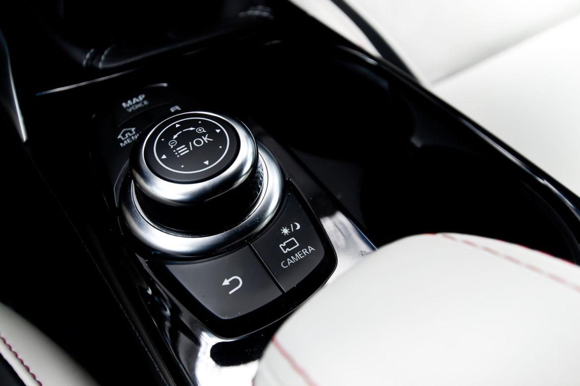 Infiniti Q30 1.6t Premium Tech Gallery White