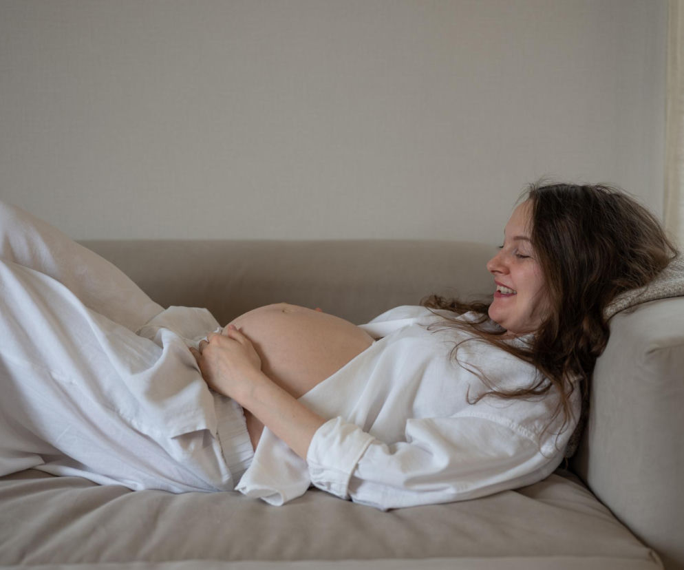 Leżenie w ciąży może bardziej szkodzić niż pomagać. Dlatego lekarze zmieniają swoje zalecenia