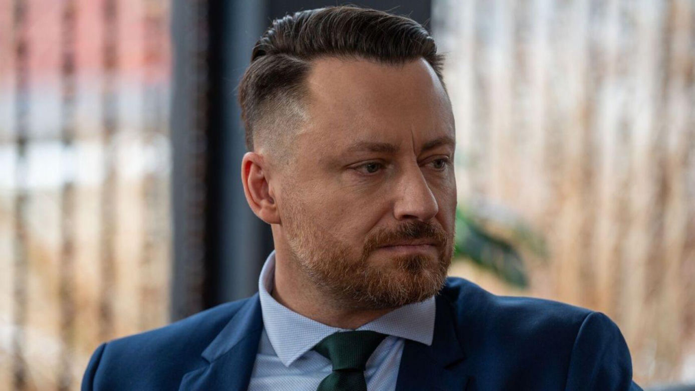 	Barwy szczęścia odc. 3187. Maciej Wilk (Adam Szczyszczaj)