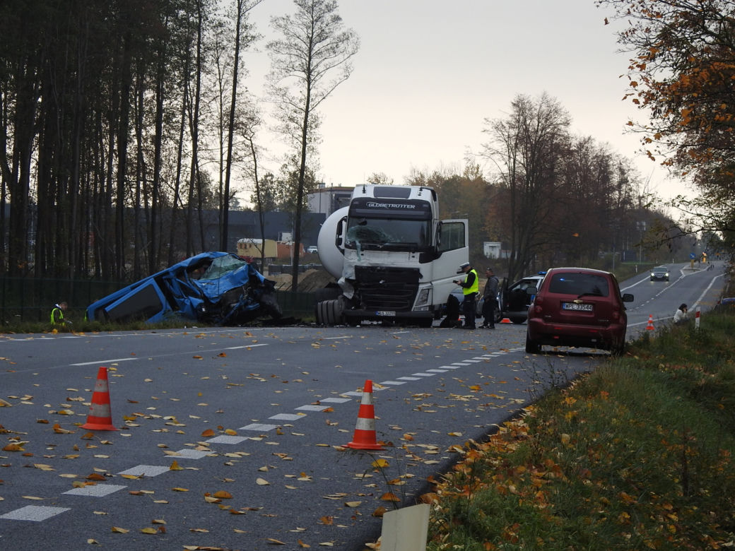 Śmiertelny wypadek na DK50. Zderzyły się dwa samochody. Dwie osoby nie żyją, dwie są ranne