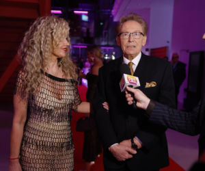 Żona Borkowskiego w siarte kradnie show na imprezie TVP! Na czerwonym dywanie DZIEJE SIĘ. Koronki i dekolty