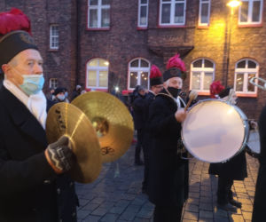 Barbórka w czasach zarazy, Górnicza orkiestra mimo pandemii obudziła mieszkańców Nikiszowca! [ZDJĘCIA]