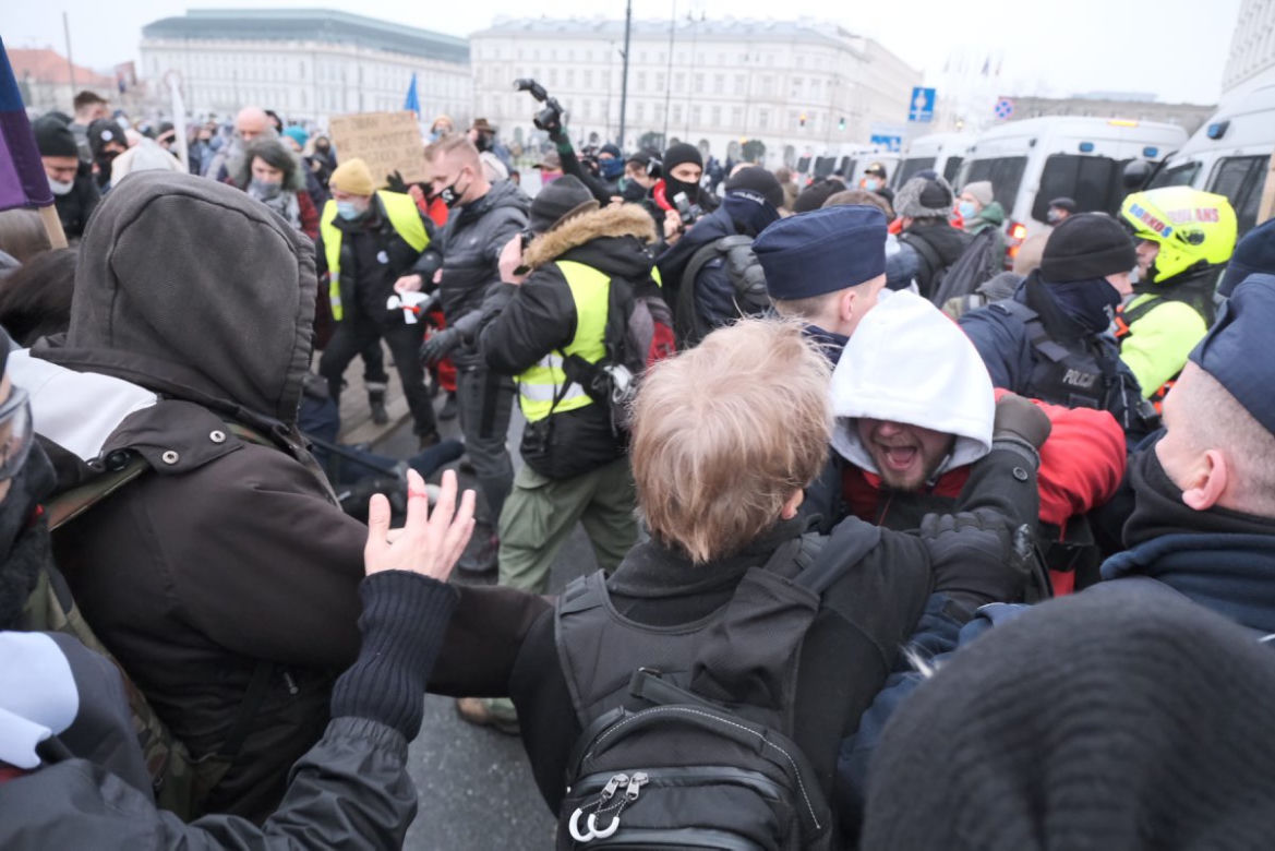 Starcie policji z uczestnikami protestu