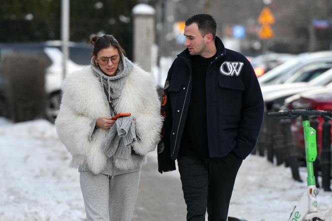 Klaudia Halejcio, mąż jej otworzył auto za całusa