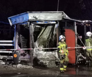 Spłonęło kilkanaście boksów. Nocny pożar targowiska w centrum Katowic