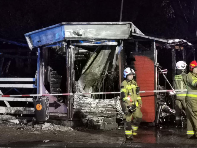 Spłonęło kilkanaście boksów. Nocny pożar targowiska w centrum Katowic