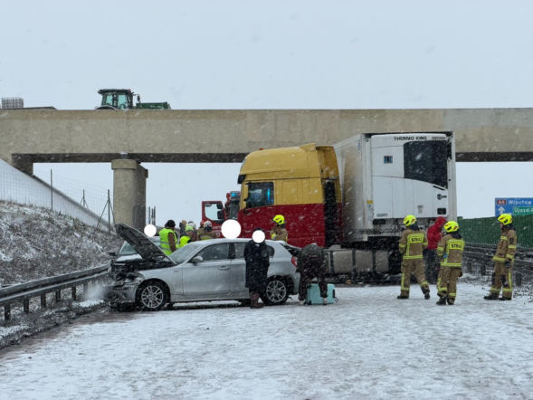 Karambol na A4! Osiem aut rozbitych, autostrada zablokowana