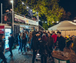 Streat Food Młynowa w Białymstoku. Klimatyczna miejscówka przyciąga tłumy białostoczan [ZDJĘCIA]