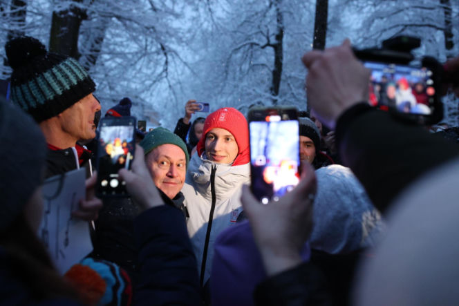 Kacper Tomasiak powitany po IO w rodzinnych stronach