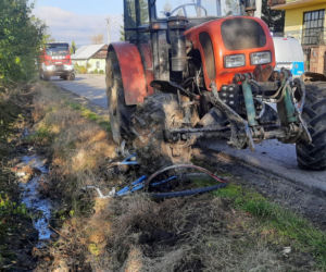 Śmiertelny wypadek w Szczereżu. Nie żyje rowerzysta potrącony przez traktor
