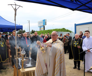 Opole. Nowy kościół im. św. Jana Pawła II. Niezwykły relikt z nagrobku papieża! [ZDJĘCIA]