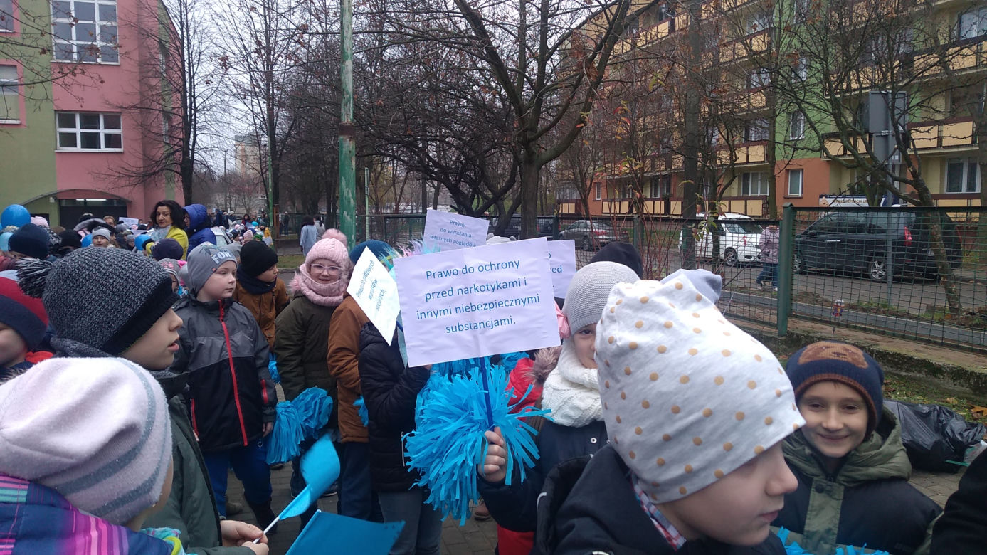 30 lat Konwencji Praw Dziecka. Uczniowie z radomskiej szkoły uczcili ważną datę