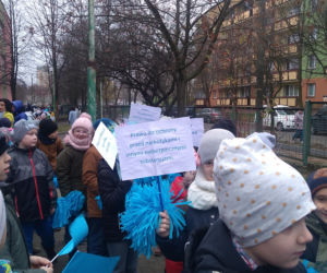 30 lat Konwencji Praw Dziecka. Uczniowie z radomskiej szkoły uczcili ważną datę