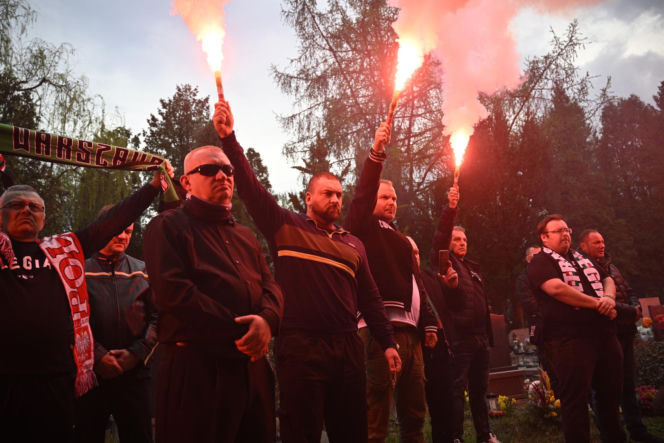 Pogrzeb Jacka Magiery: kibice odpalili race