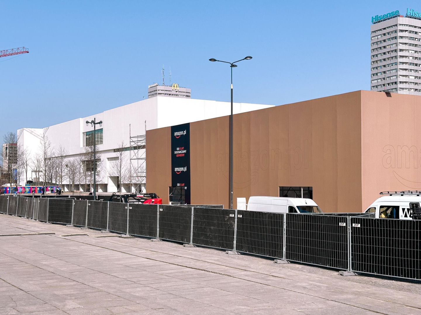 Unboxing Amazon - reklamowy pawilon na Placu Centralnym w Warszawie