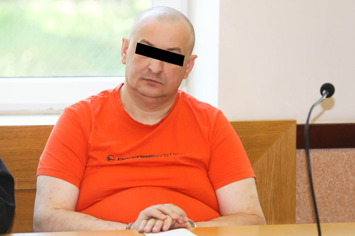 "JESTEM BEZDOMNA PRZEZ FAŁSZYWEGO KSIĘDZA".